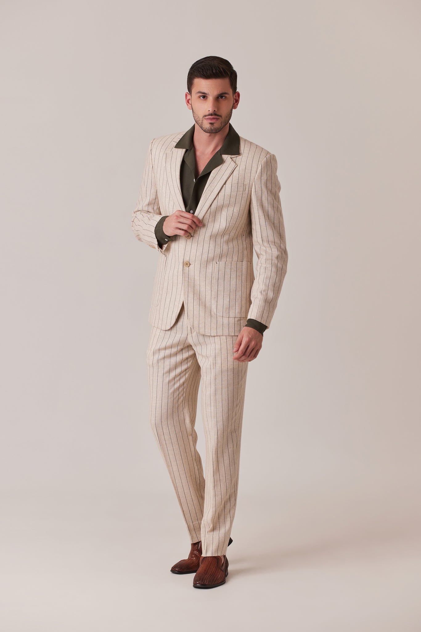 SUIT EN LINO A RAYAS